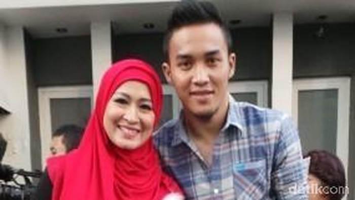 Gunawan Dwi Cahyo dan Okie Agustina
