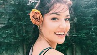 Hande Ercel, aktris asal Turki, juga masuk dalam daftar wanita paling cantik. Dok. Instagram/handemiyy