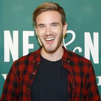 Urutan empat ditempati Felix Kjellberg alias PewDiePie. Pria asal Swedia ini merupakan bintang YouTube dengan subscriber terbanyak mencapai 79 juta. Sempat menuai kontroversi karena komentar bernada rasisme di salah satu video-nya, tak menyurutkan tim TC Candler untuk menempatkannya di posisi 10 teratas dalam daftar. Foto: Getty Images