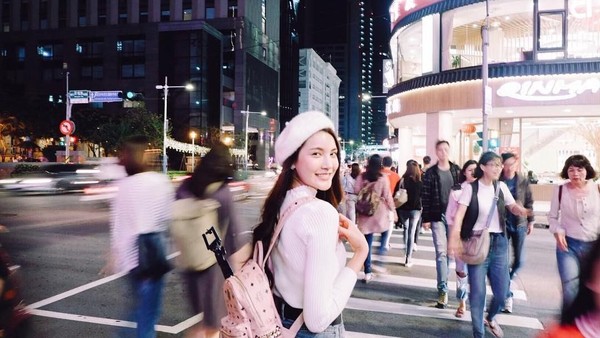Bulan November lalu, Milin sempat jalan-jalan di Taiwan. Wah, kok nggak ngajak-ngajak sih Milin? (Instagram/@milinb3rry) Bulan November lalu, Milin sempat jalan-jalan di Taiwan. Wah, kok nggak ngajak-ngajak sih Milin? (Instagram/@milinb3rry)