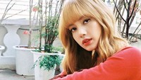 Selanjutnya ada Lisa BLACKPINK yang mengisi jajaran ke-9. Dok. Instagram/lalalalisa_m