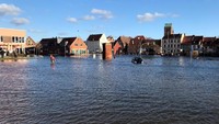 Banjir merendam jalan-jalan di kawasan kota tua Jerman utara. REUTERS/Oliver Denzer.