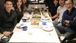 Gaya Seru Dhena, Istri Jonathan Ijonk Frizzy Saat Kulineran Bareng Keluarga