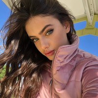 Yael Shelbia tahun lalu menjadi wanita tercantik dalam daftar TC Candler. Posisinya lengser dan menduduki peringkat 6 pada 2021. Model berumur 20 tahun asal Israel ini menempati hall of fame, sebab ini adalah tahun kelima kecantikannya diakui dunia. Foto: Instagram@yaelshelbia