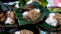 Setelah menikmati keindahan alam, kita bisa turun dan berburu kuliner di Kabupaten Pekalongan. Ya, nasi megono, pindang tetel akan disediakan warung-warung kecil di pinggir jalan. (Robby Bernardi/detikTravel)