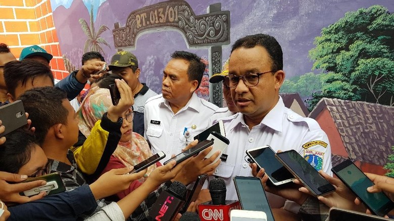 Revitalisasi JPO di Sudirman Molor, Anies: Ada Kendala Pemasangan Lift Revitalisasi JPO di Sudirman Molor, Anies: Ada Kendala Pemasangan Lift