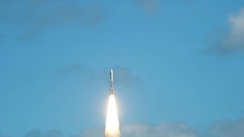 Pada 19 Januari 2006, New Horizons diterbangkan dengan roket Atlas V dari Cape Canaveral Air Force Station di Florida. Foto: NASA
