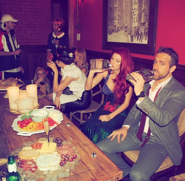 Beberapa teman selebriti Taylor yang datang ke pesta tersebut adalah pasangan Blake Lively dan Ryan Reynolds hingga Gigi Hadid. Foto: Instagram