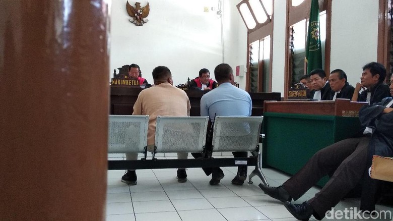 Terungkap! Usai Berobat, Fuad Amin Pulang ke Sukamiskin Pakai Alphard Terungkap! Usai Berobat, Fuad Amin Pulang ke Sukamiskin Pakai Alphard