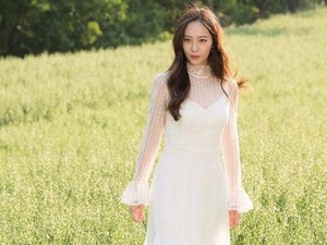 Krystal f(x) Dikabarkan Berada di Rumah Duka Sulli Selama 3 Hari