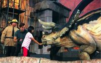 Seru! Pengunjung Bisa Berinteraksi dengan Dinosaurus di Dufan