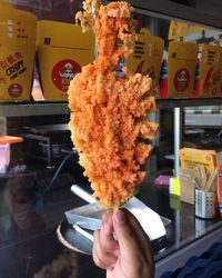 Sore Ini Enaknya Ngemil Cumi Goreng Utuh yang Renyah di Tempat Ini