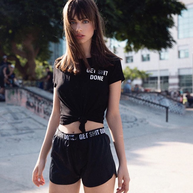 Karier modelling Yael bermula setelah dia mengunggah sejumlah foto selfie dirinya ke media sosial. Seperti dikutip dari media lokal Israel, Yediot, seorang fotografer profesional Marina Moskowitz kemudian menawarinya pekerjaan sebagai model setelah melihat foto-fotonya tersebut. Saat itu usianya baru 16 tahun. Foto: Instagram@yaelshelbia