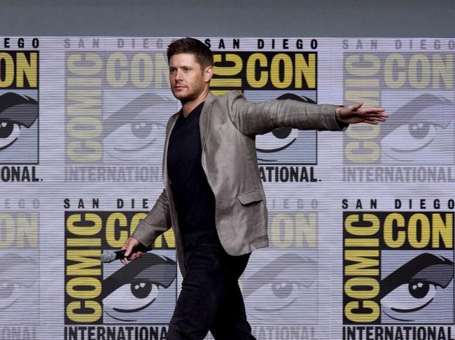 Nomor sembilan kembali ditempati oleh aktor Amerika Serikat. Ada Jensen Ackles yang masuk dalam daftar 100 Pria Tertampan Sedunia di 2018. Jensen Ackles populer lewat serial TV bergendre horror-fantasi, Supernatural. Foto: Getty Images