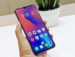 Unboxing Oppo R17 Pro, Menawan dari Berbagai Sisi