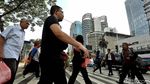 Potret Kesibukan Warga Jakarta Usai Libur Akhir Tahun
