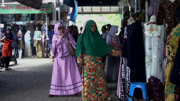 Exit Tol Trans Jawa di Pekalongan Bikin Senyum Pedagang Batik