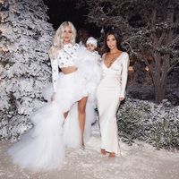 Setelah Rayakan Pesta Natal Rp 18 M, Kim dan Kloe Kardashian Kembali Makan Salad
