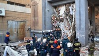 Ratusan orang terpaksa hidup tanpa tempat tinggal di tengah bekunya udara Magnitogorsk yang berjarak 1.700 kilometer dari ibu kota Moskow. Russias Ministry for Civil Defence, Emergencies and Elimination of Consequences of Natural Disasters/Handout via Reuters.