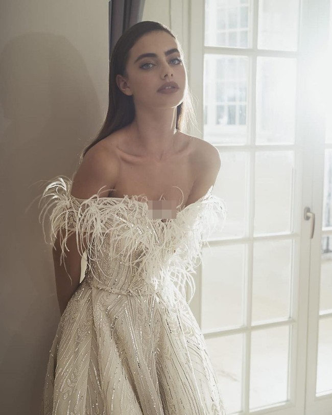 Seperti dikutip dari israelhayom, Yael Shelbia mengakui kehidupan religiusnya sebagai penganut Yahudi Orthodox cukup menyulitkannya saat bekerja sebagai model. Contohnya soal makanan, dia hanya boleh makan daging yang dipotong sesuai aturan agamanya. Sehingga saat harus melakukan pekerjaan modelling di Milan, dia hanya bisa makan roti ataupun biskuit karena tidak bisa menemukan makanan kosher. Dia juga banyak kehilangan kesempatan karena harus menjalani hari Sabbath dan tidak boleh berpakaian terlalu seksi. Foto: Instagram@yaelshelbia