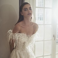 Seperti dikutip dari israelhayom, Yael Shelbia mengakui kehidupan religiusnya sebagai penganut Yahudi Orthodox cukup menyulitkannya saat bekerja sebagai model. Contohnya soal makanan, dia hanya boleh makan daging yang dipotong sesuai aturan agamanya. Sehingga saat harus melakukan pekerjaan modelling di Milan, dia hanya bisa makan roti ataupun biskuit karena tidak bisa menemukan makanan kosher. Dia juga banyak kehilangan kesempatan karena harus menjalani hari Sabbath dan tidak boleh berpakaian terlalu seksi. Foto: Instagram@yaelshelbia