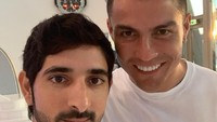 Pangeran Fazza pun juga memposting foto bersama Cristiano Ronaldo, disertai caption A great player and a greater friend (Instagram/faz3)