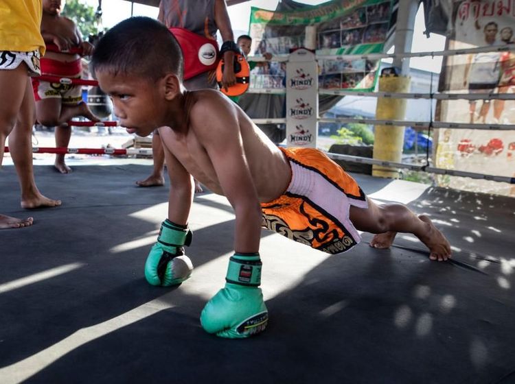 Kerasnya Latihan Fisik Petarung Muay Thai Anak di Thailand