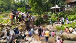 Foto: Asyiknya Main Basah-basahan di Ciamis