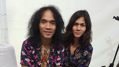 Mengintip Kemesraan Para Personel Slank dengan Sang Istri