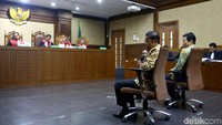 Tak hanya Idrus, Pemilik PT Borneo Lumbung Energi dan Metal Samin Tan turut hadir sebagai saksi dalam persidangan kasus suap PLTU Riau-1 dengan tersangka Eni Maulani Saragih.