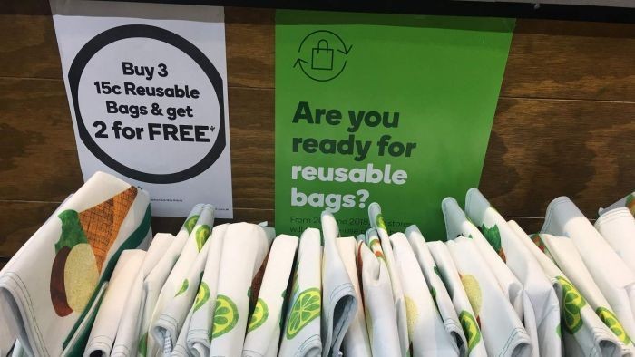 Masyarakat WA Diminta Tegur Toko Yang Berikan Kantong Plastik Sekali Pakai