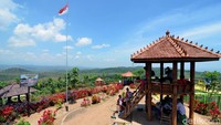 Kalau capek jalan-jalan ada banyak gazebo yang bisa dipakai untuk beristirahat. Bukit Sri Gunung berlokasi tak jauh dari Jalan Raya Pantura Banyuputih, Batang, Jawa Tengah. (Robby Bernardi/detikTravel)