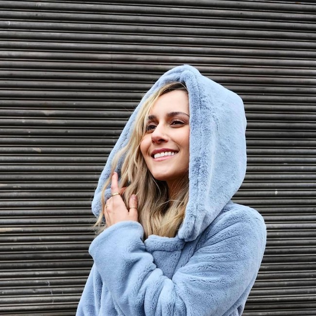 Namun, setelah cukup lama berkecimpung sebagai Youtuber, Dina Tokio mengumumkan sesuatu yang membuat geger. Ia mengaku kehidupan komunitas hijabers cukup toxic, dan ia tak ingin lagi disebut hijabers. Foto: Instagram/DinaTokio