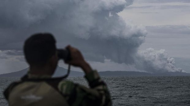 Tiga Bulan Siaga, Anak Krakatau Turun Status Jadi Waspada