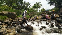 Sungainya selalu menghasilkan air yang jernih sekalipun hujan karena terdapat bebatuan yang berukuran besar (Dadang Hermansyah/detikTravel)