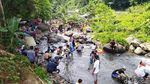 Foto: Asyiknya Main Basah-basahan di Ciamis