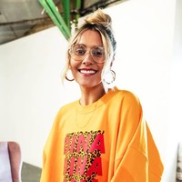 Netizen pun ramai berkomentar. Banyak yang menyayangkan keputusan Dina Tokio. Ada yang bertanya apakah Dina tidak rindu memakai hijab, bahkan mempertanyakan perasaan orang tuanya. Foto: Instagram/DinaTokio