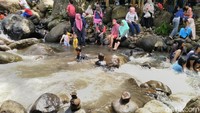 Dari anak-anak hingga dewasa, semua dapat menikmati wisata alam ini (Dadang Hermansyah/detikTravel)
