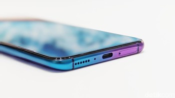 Baterainya berkapasitas 3.700 mAh dilengkapi teknologi Super VOOC. Foto: Adi Fida Rahman/detikINET