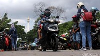 Tarif parkir baru itu akan mulai diterapkan pertama kali di lapangan parkir Ikatan Restoran dan Taman Indonesia (IRTI) Monumen Nasional (Monas).