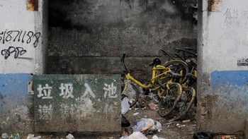 Ofo yang sempat jadi pemain terkuat kini kesulitan keuangan. Adapun Hellobike yang disokong Alibaba serta Meituan Bike masih beroperasi walau tidak semasif dulu. Foto: Reuters