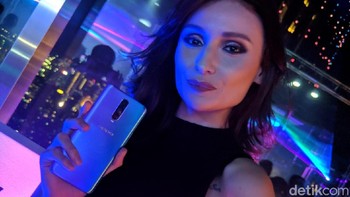Untuk kamera selfie sama seperti F9. Ukurannya 25 MP dengan aperture f/2.0 yang dipadukan dengan AI. (Foto: Adi Fida Rahman/detikINET)