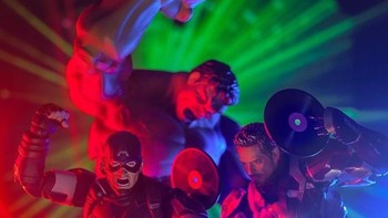 Tim Avengers dugem. Foto: David Cubero via Sina Mobile