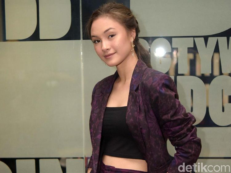 Curhat Caitlin Helderman yang Jadi Wanita Kotor
