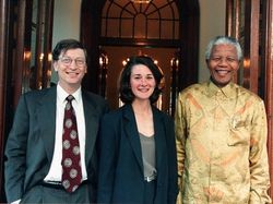 Bill Gates-Melinda Sudah 25 Tahun Nikah, Mesranya Tak Berubah