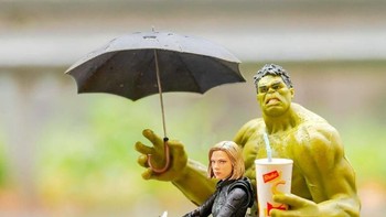 Kencan Hulk dan Black Widow. Foto: David Cubero via Sina Mobile