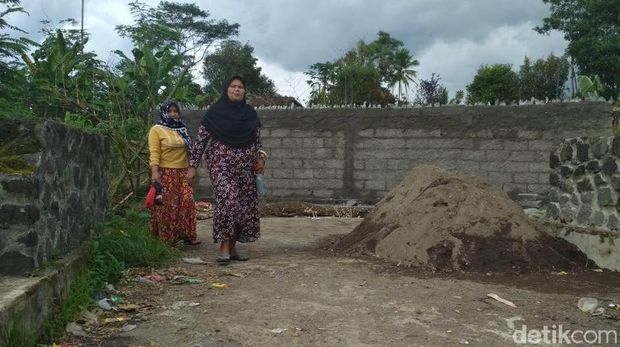 Kalah Pilkades, Warga di Wonosobo Menutup Jalan dengan Tembok