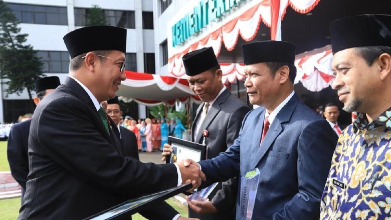 Menag Beri Harmony Award kepada Kepala Daerah dan FKUB Menag Beri Harmony Award kepada Kepala Daerah dan FKUB