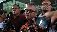 Ketua KPU, Arief Budiman, mengatakan pihaknya menyerahkan kepada pihak kepolisian terkait pasal apa yang akan dikenakan. KPU berharap penyebar hoax segera ditangkap.