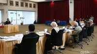 Tes wawancara ini berlangsung hingga Senin (7/1) mendatang. Para penguji dari luar KY akan didatangkan dalam wawancara selanjutnya. 